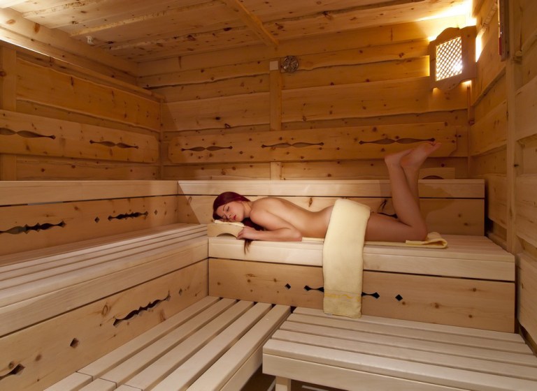 Le sauna contribue aux niveaux bénéfiques d'hormones circulantes