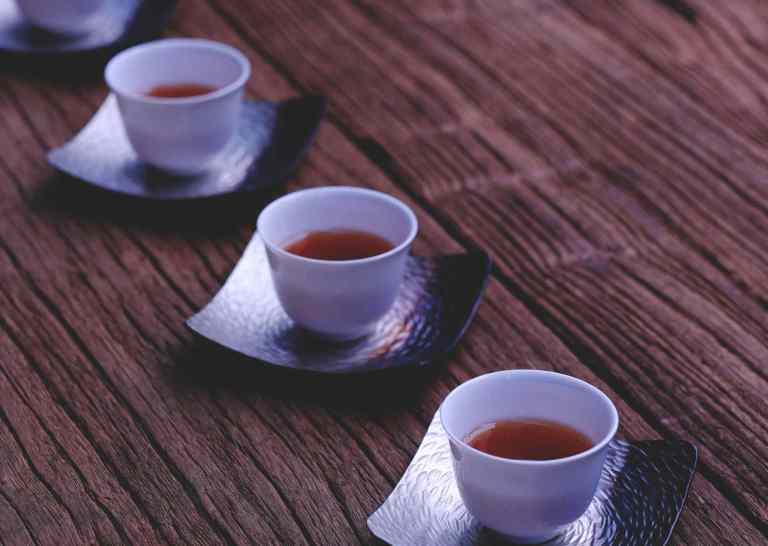 Boire du thé agit sur l'humeur et la cognition