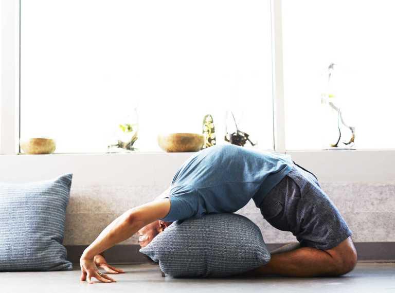 Le yoga : un soin de support dans le traitement de la polyarthrite rhumatoïde