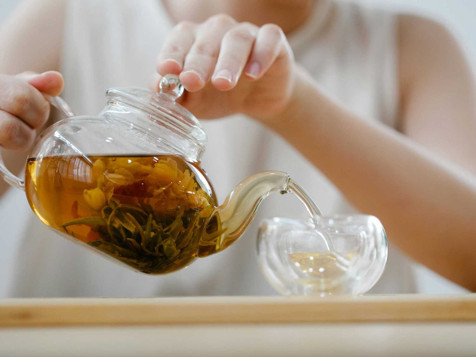 Comment le thé adsorbe les métaux lourds