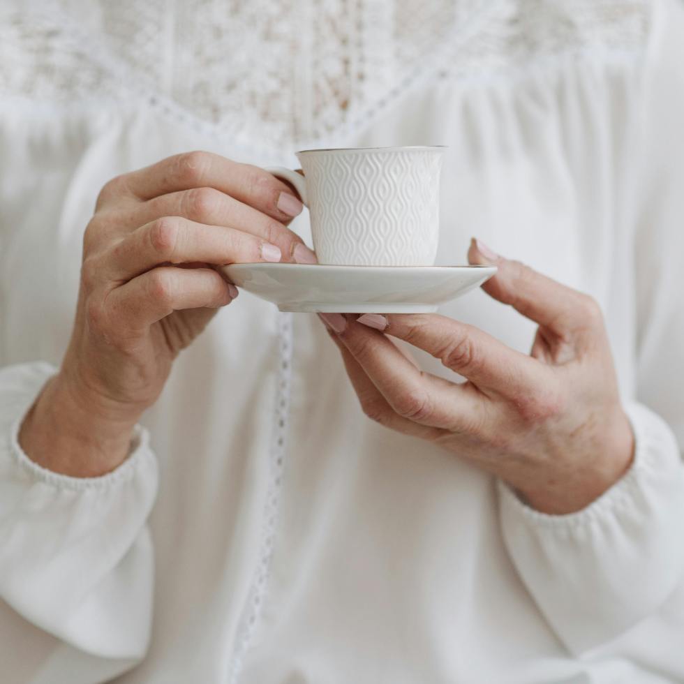 Thé ou café : lequel menace vos os ? Ce que révèle une étude de 10 ans sur l'ostéoporose