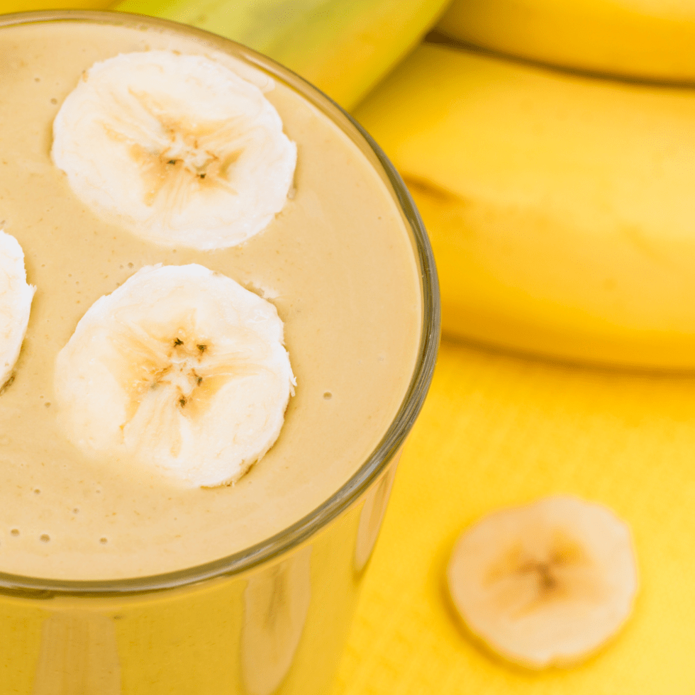 Smoothie banane et baies : pourquoi cette combinaison réduit l'absorption des flavanols de 84 %
